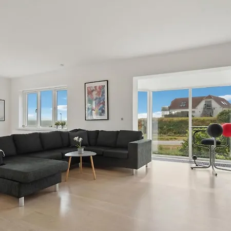 4 Bedroom In *