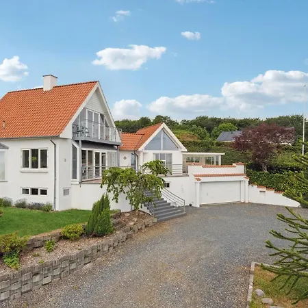 Hébergement de vacances 4 Bedroom In *